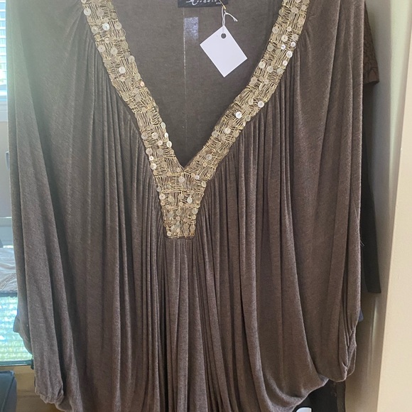 Brown butterfly top with gold beads embellishment - Picture 2 of 2